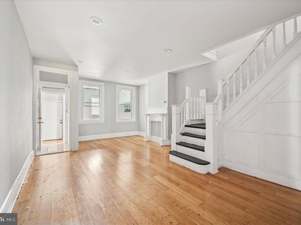 809 E Locust Avenue, Philadelphia PA 19138