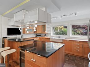 7914 Idylwood Road, Dunn Loring VA 22027