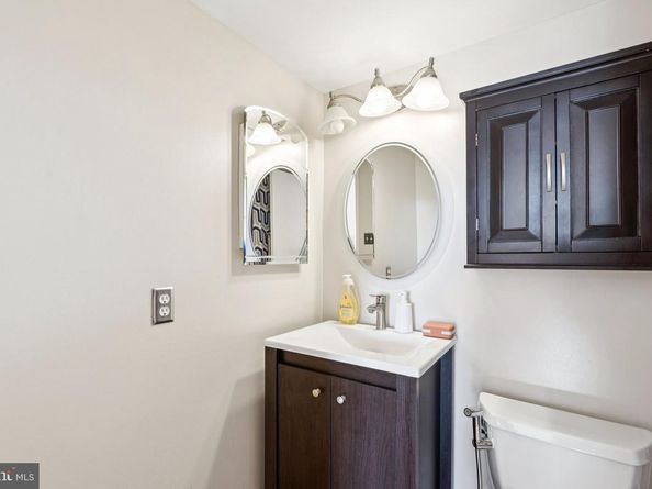 250 S Reynolds Street 703, Alexandria VA 22304