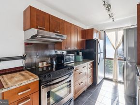 250 S Reynolds Street 703, Alexandria VA 22304