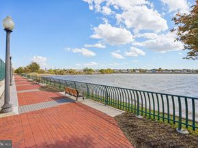 21 Cottonwood St 21, Jersey City NJ 07305