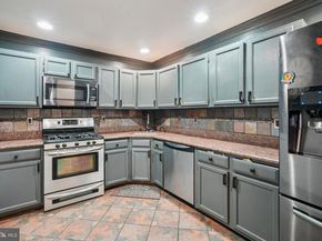 21 Cottonwood St 21, Jersey City NJ 07305