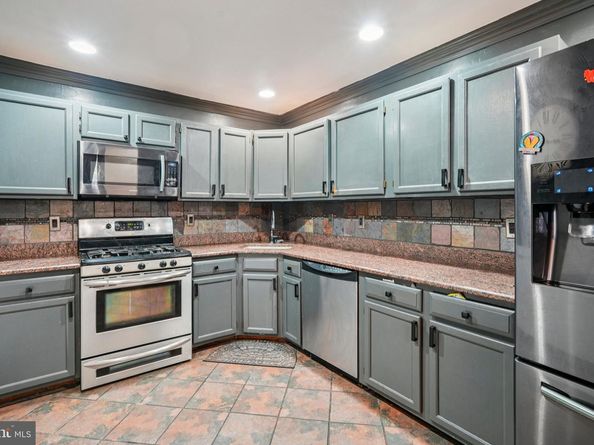 21 Cottonwood St 21, Jersey City NJ 07305