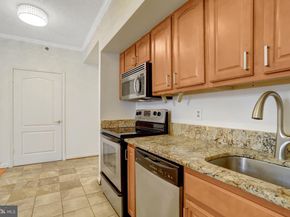 1211 S Eads Street 1011, Arlington VA 22202