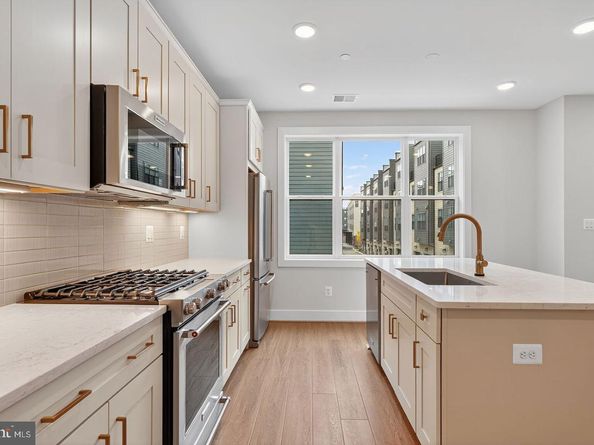 112 Pepperell Street, Alexandria VA 22301