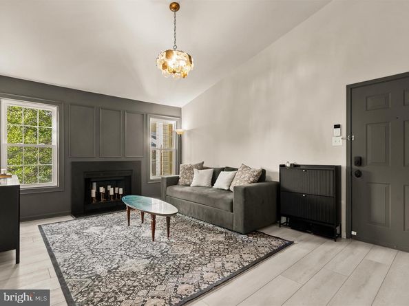 3308 Wyndham Circle 323, Alexandria VA 22302