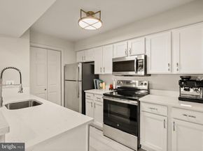 3308 Wyndham Circle 323, Alexandria VA 22302