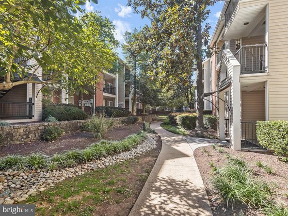 3308 Wyndham Circle 323, Alexandria VA 22302