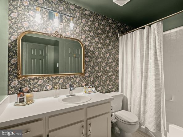 3308 Wyndham Circle 323, Alexandria VA 22302