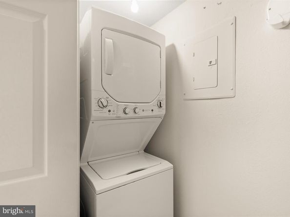 3308 Wyndham Circle 323, Alexandria VA 22302