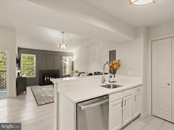 3308 Wyndham Circle 323, Alexandria VA 22302