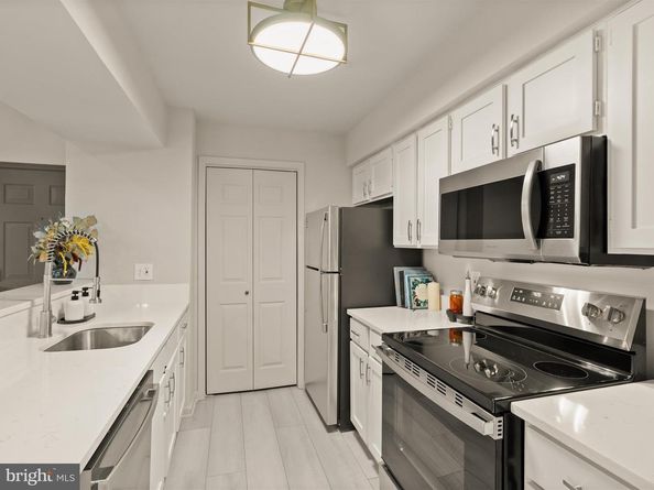 3308 Wyndham Circle 323, Alexandria VA 22302