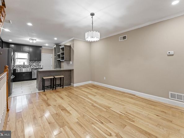 1225 S 7TH Street, Philadelphia PA 19147