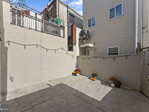 1225 S 7TH Street, Philadelphia PA 19147