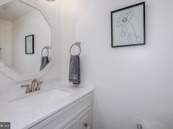 3005 Seven Oaks Place, Falls Church VA 22042