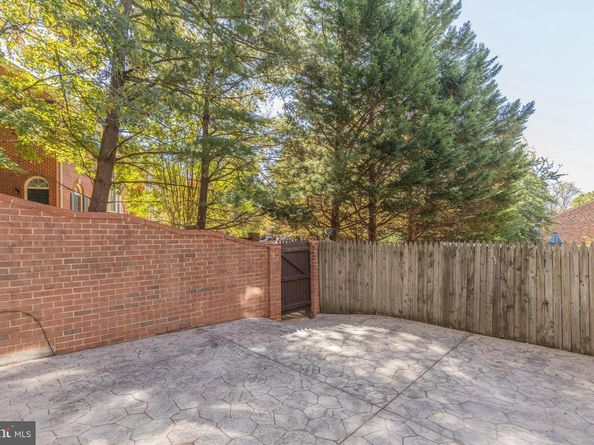 3005 Seven Oaks Place, Falls Church VA 22042