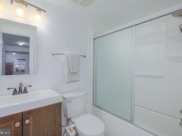 3005 Seven Oaks Place, Falls Church VA 22042