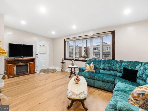 1926 Beyer Avenue, Philadelphia PA 19115