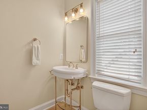 3708 N Vermont Street N, Arlington VA 22207