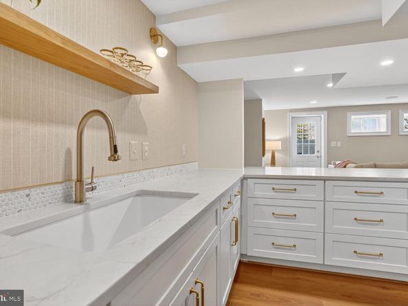 3708 N Vermont Street N, Arlington VA 22207