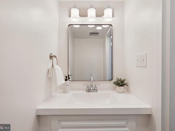 4601 N Park Avenue N 604, Chevy Chase MD 20815