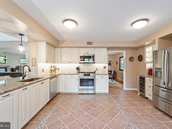857 Hamilton Drive, Lafayette Hill PA 19444