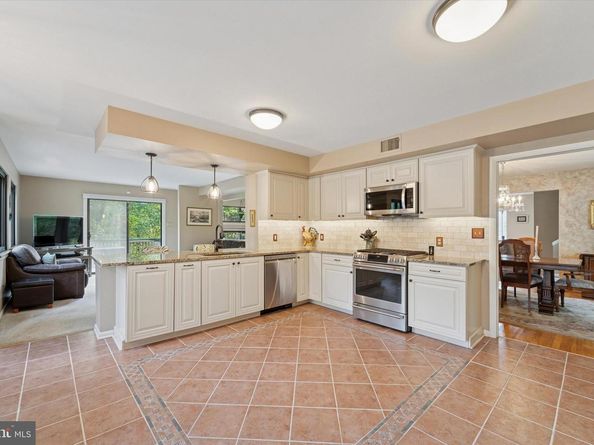857 Hamilton Drive, Lafayette Hill PA 19444