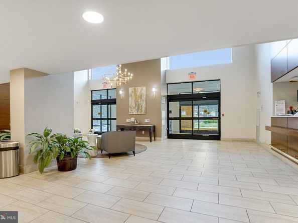 2300 Pimmit Drive 919, Falls Church VA 22043