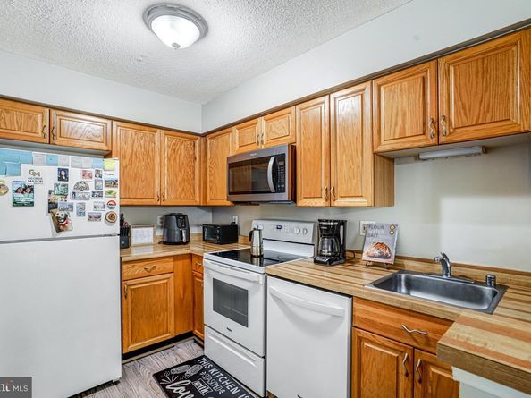 7598 Lakeside Village Drive L, Falls Church VA 22042