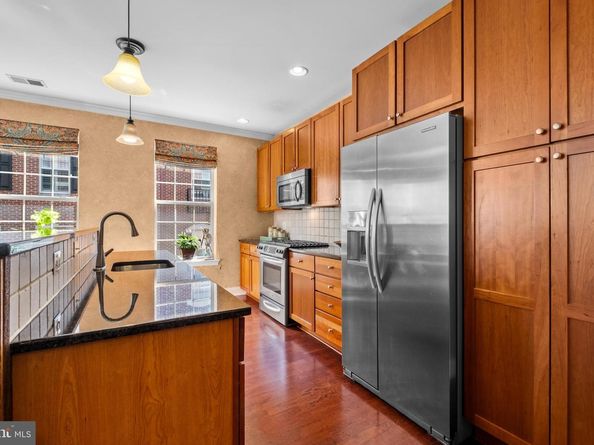 600 Commodore Court 2631, Philadelphia PA 19146