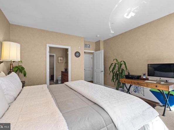600 Commodore Court 2631, Philadelphia PA 19146