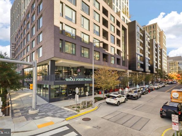 8601 Raglan Road, Vienna VA 22182