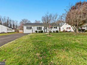 908 Circle Drive, Southampton PA 18966