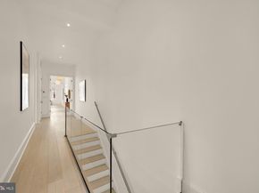 329 8TH St NE, Washington DC 20002