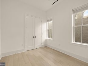 329 8TH St NE, Washington DC 20002