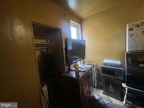 1042 W Indiana Avenue, Philadelphia PA 19133