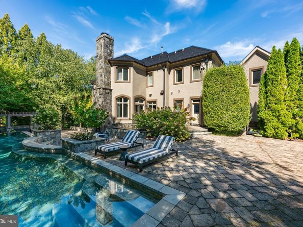 8305 Fox Haven Drive, Mclean VA 22102