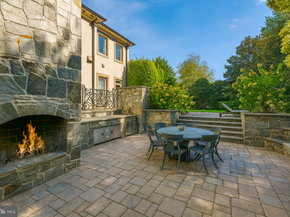 8305 Fox Haven Drive, Mclean VA 22102