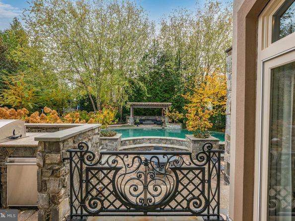 8305 Fox Haven Drive, Mclean VA 22102