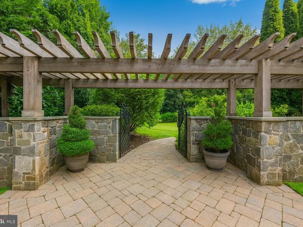 8305 Fox Haven Drive, Mclean VA 22102