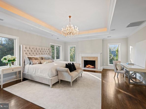 8305 Fox Haven Drive, Mclean VA 22102