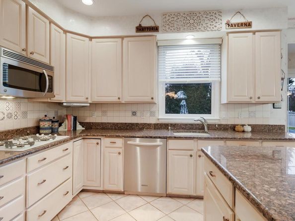 15 Lori Lane, Huntingdon Valley PA 19006