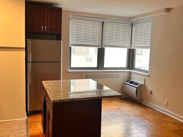 2601 Pennsylvania Avenue 1027, Philadelphia PA 19130