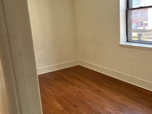 225 Green Street, Philadelphia PA 19123