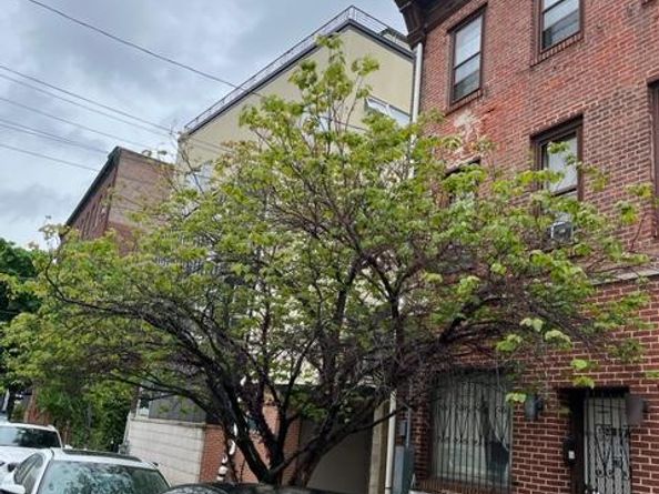 225 Green Street, Philadelphia PA 19123