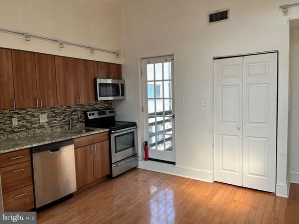 225 Green Street, Philadelphia PA 19123