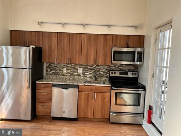 225 Green Street, Philadelphia PA 19123