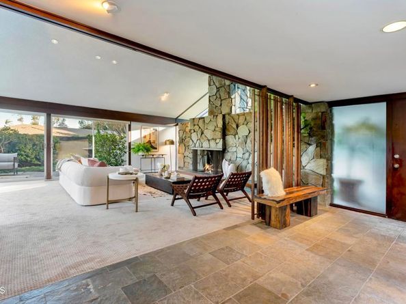 1345 Carnarvon Drive, Pasadena CA 91103