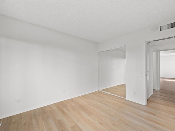 497 S El Molino Avenue 102, Pasadena CA 91101