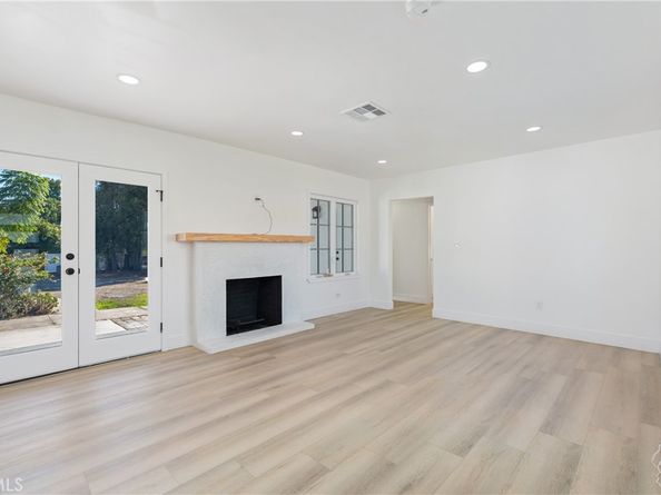 526 E G, Ontario CA 91764